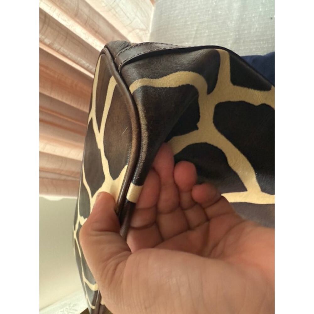 DOONEY & BOURKE GIRRAFFE PRINT DRAWSTRING SHOULDER BAG WITH DUST BAG - Picture 12 of 16